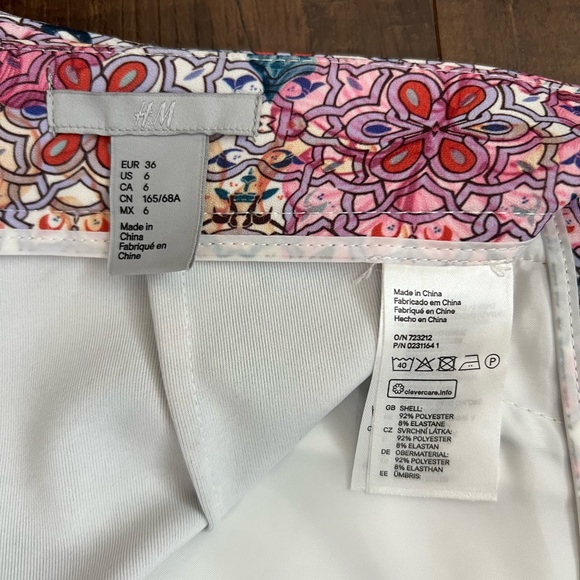 H&M Floral Mini Pencil w/ Gold Zipper Pockets - Picture 2 of 3